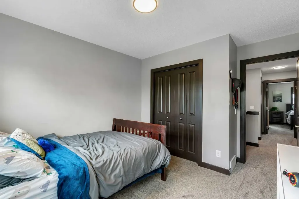 91 Panora Square NW Calgary AB T3K 0R3
