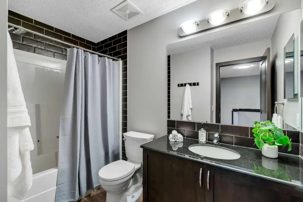 91 Panora Square NW Calgary AB T3K 0R3