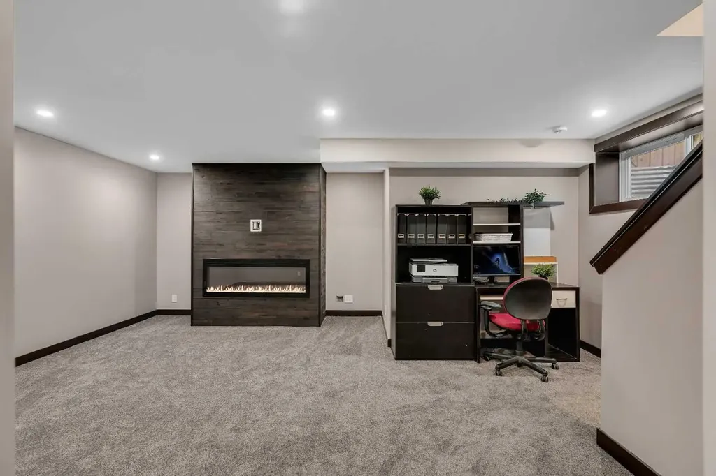 91 Panora Square NW Calgary AB T3K 0R3