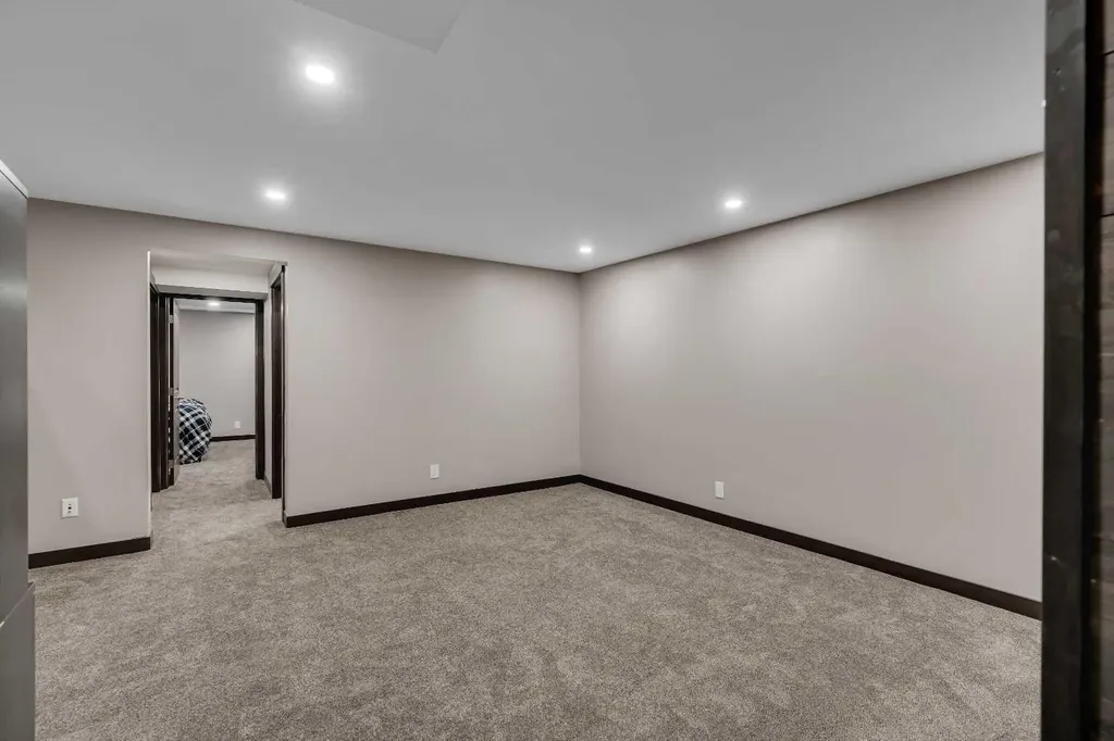91 Panora Square NW Calgary AB T3K 0R3