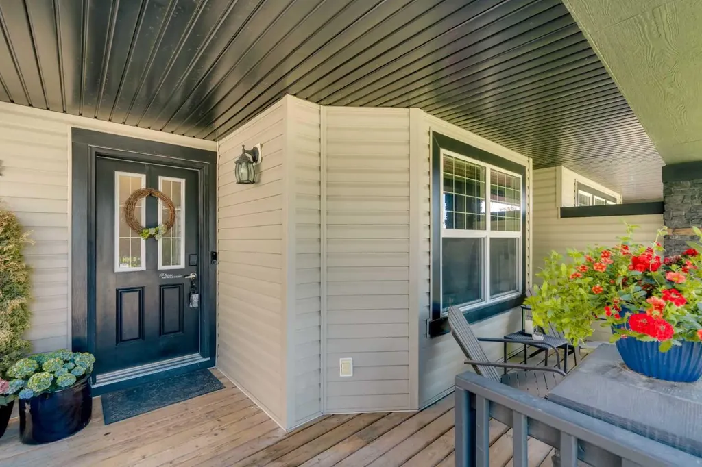 91 Panora Square NW Calgary AB T3K 0R3