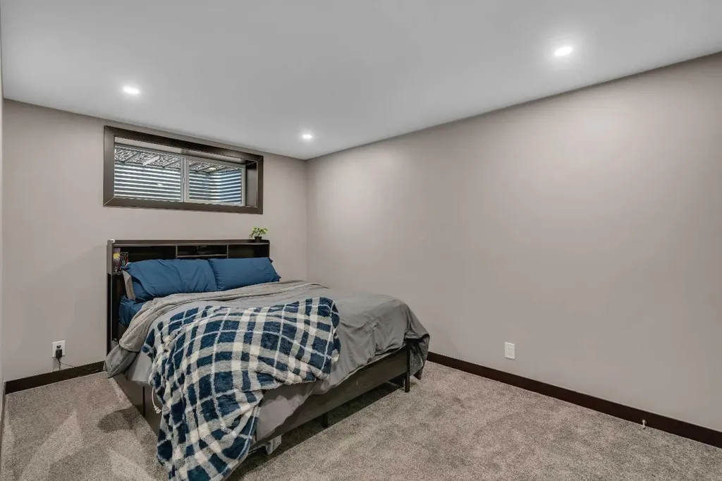 91 Panora Square NW Calgary AB T3K 0R3