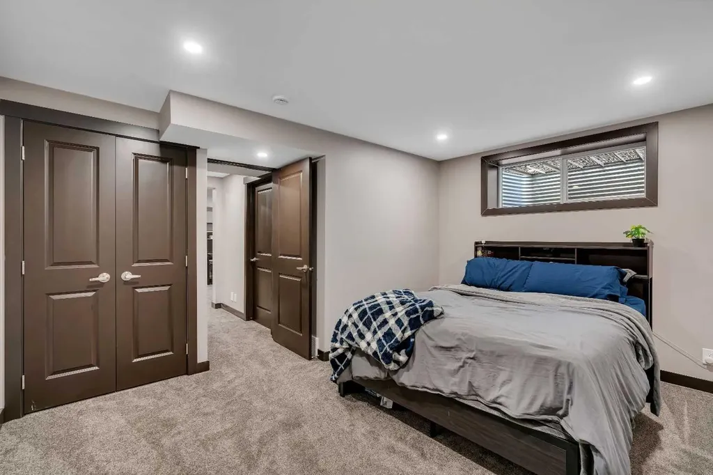 91 Panora Square NW Calgary AB T3K 0R3