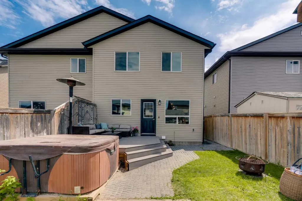 91 Panora Square NW Calgary AB T3K 0R3