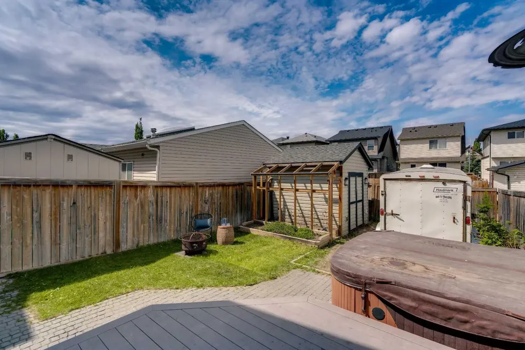 91 Panora Square NW Calgary AB T3K 0R3