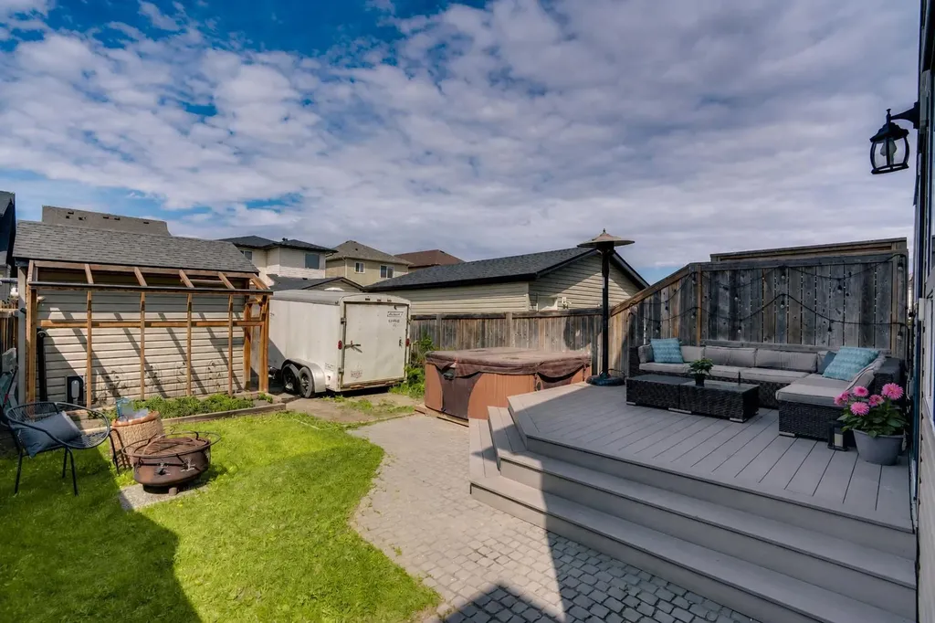 91 Panora Square NW Calgary AB T3K 0R3