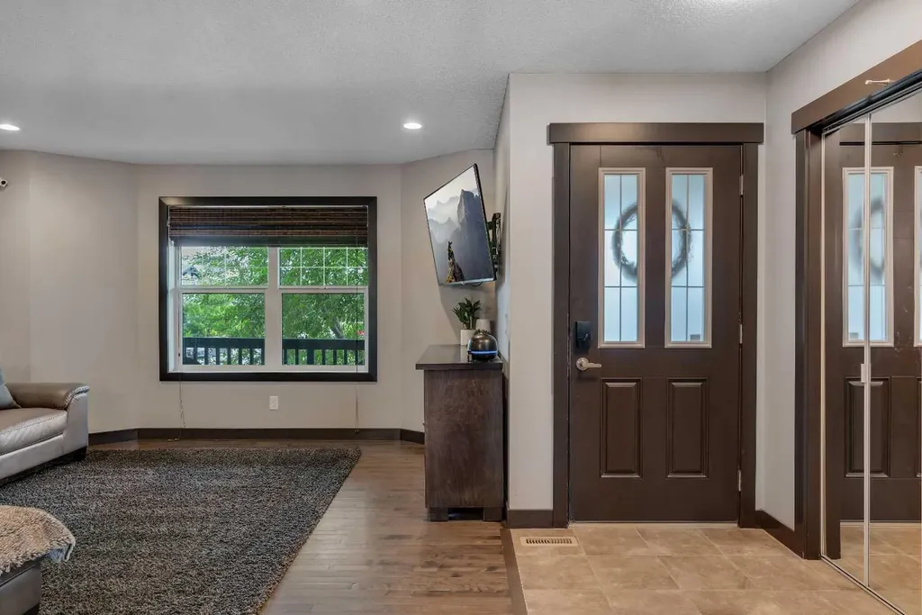 91 Panora Square NW Calgary AB T3K 0R3