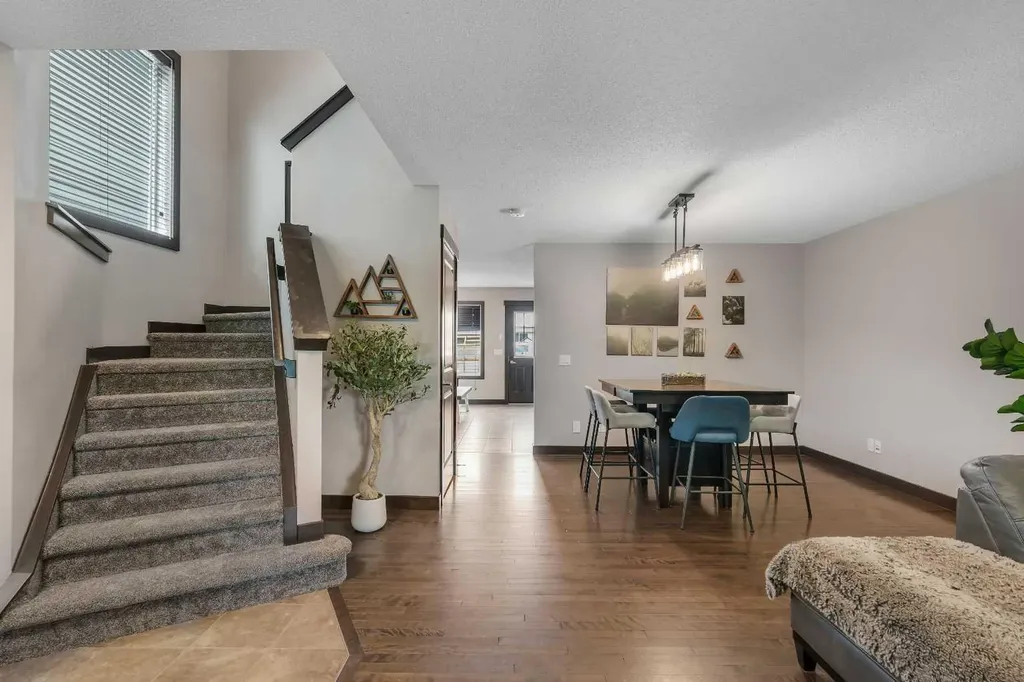 91 Panora Square NW Calgary AB T3K 0R3