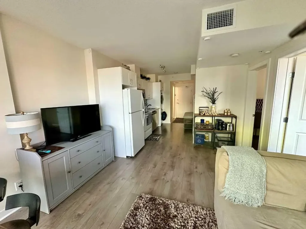 10 Brentwood Common NW Calgary AB T2L 2J9