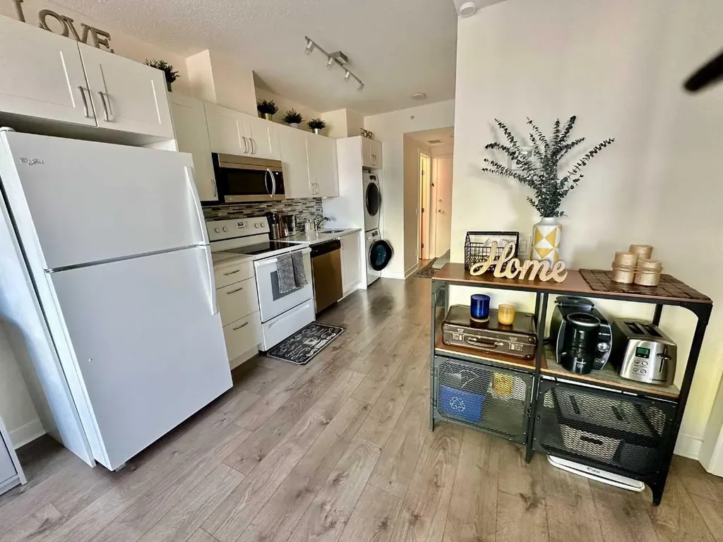 10 Brentwood Common NW Calgary AB T2L 2J9
