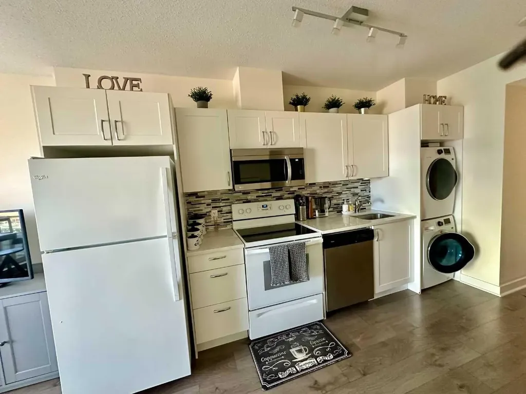 10 Brentwood Common NW Calgary AB T2L 2J9