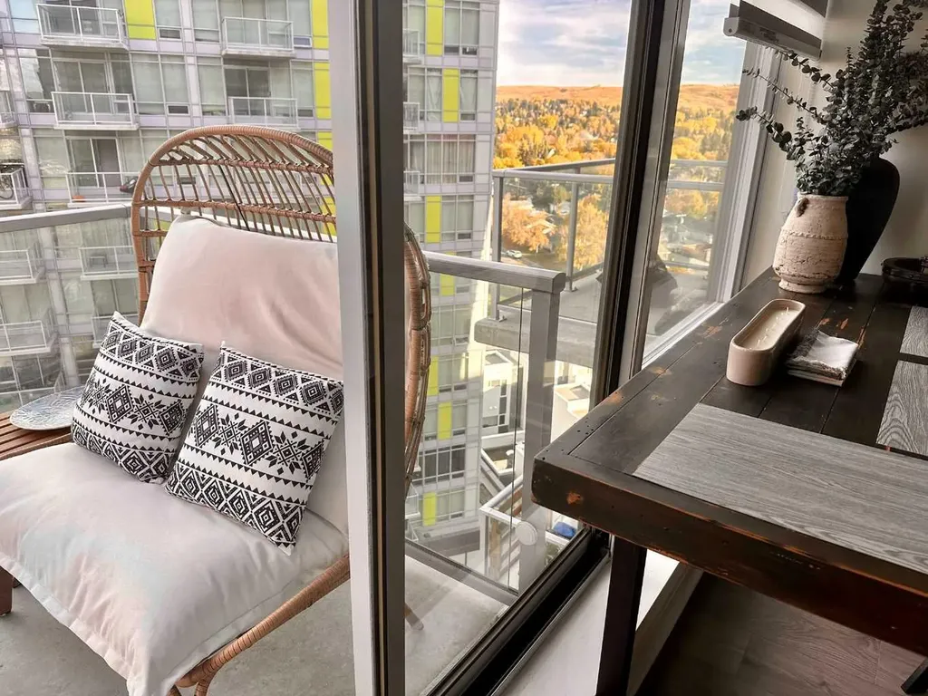 10 Brentwood Common NW Calgary AB T2L 2J9