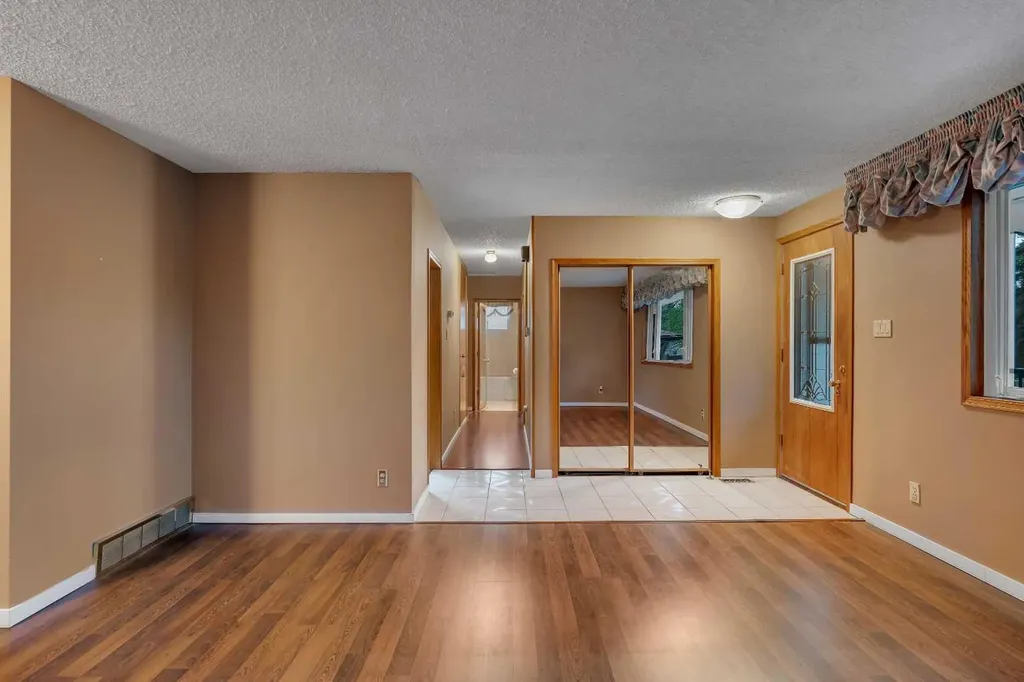 3027 Brentwood Boulevard NW Calgary AB T2L 1J6
