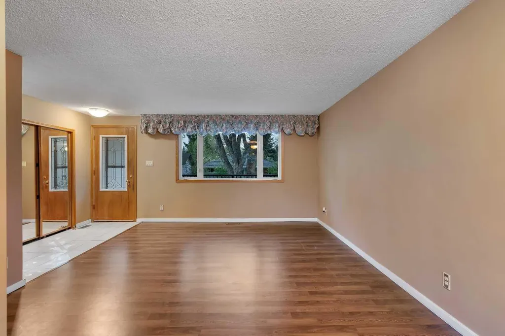 3027 Brentwood Boulevard NW Calgary AB T2L 1J6