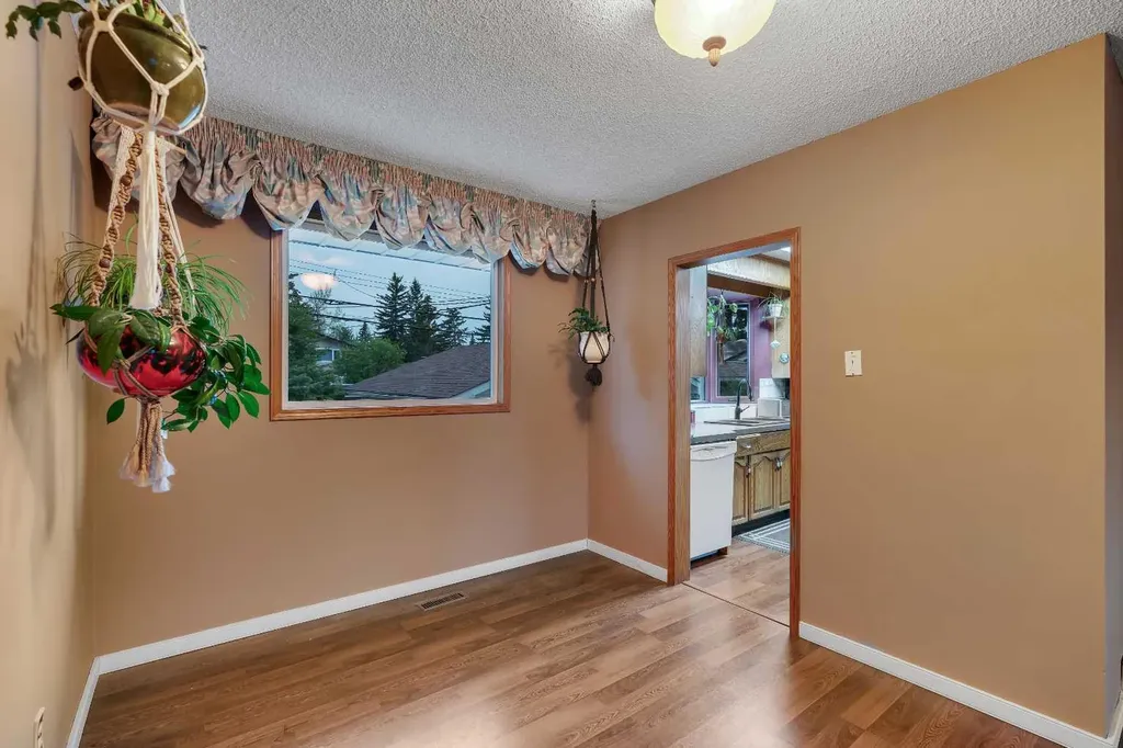 3027 Brentwood Boulevard NW Calgary AB T2L 1J6