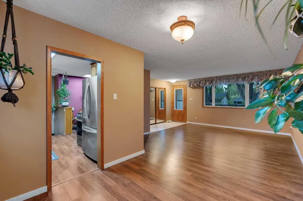 3027 Brentwood Boulevard NW Calgary AB T2L 1J6