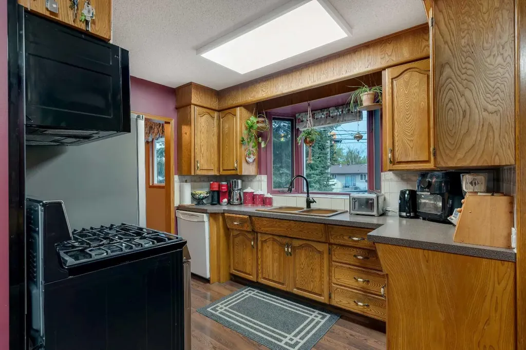 3027 Brentwood Boulevard NW Calgary AB T2L 1J6