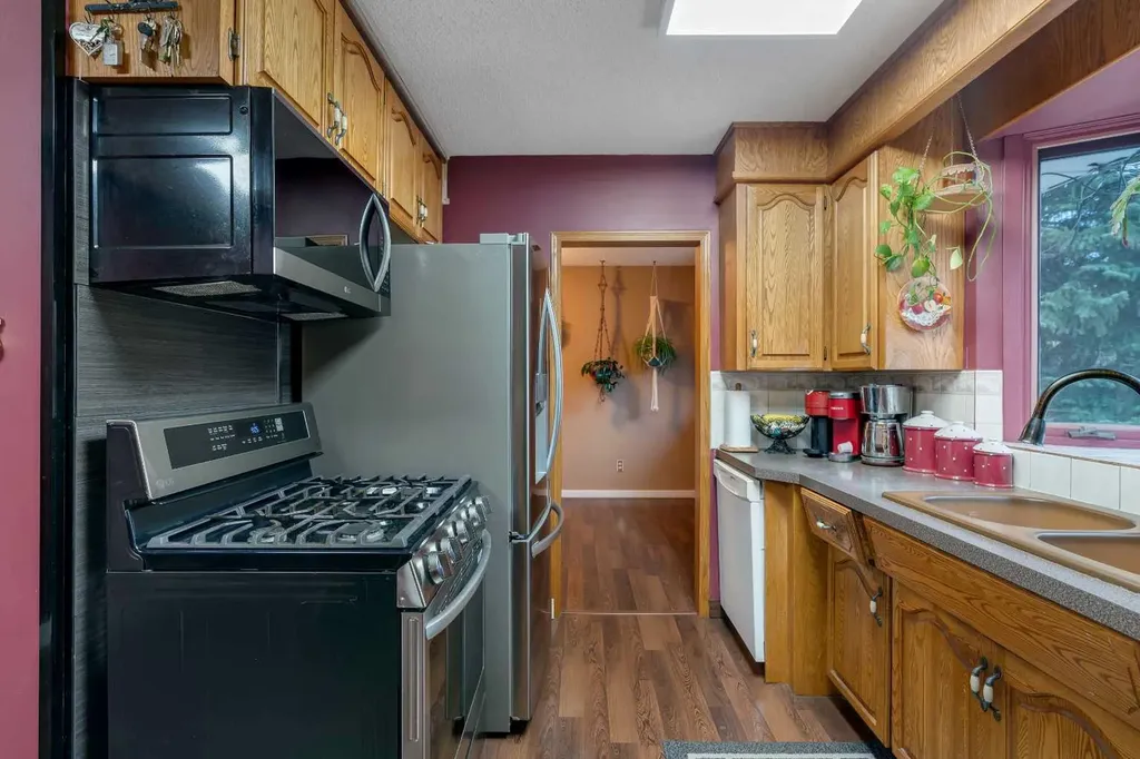 3027 Brentwood Boulevard NW Calgary AB T2L 1J6