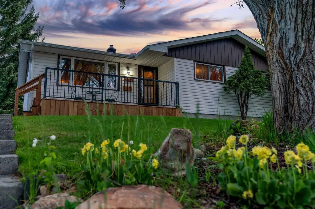 3027 Brentwood Boulevard NW Calgary AB T2L 1J6