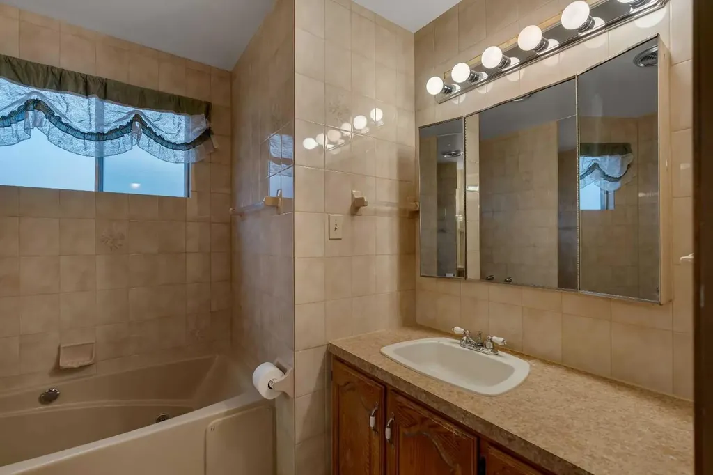 3027 Brentwood Boulevard NW Calgary AB T2L 1J6