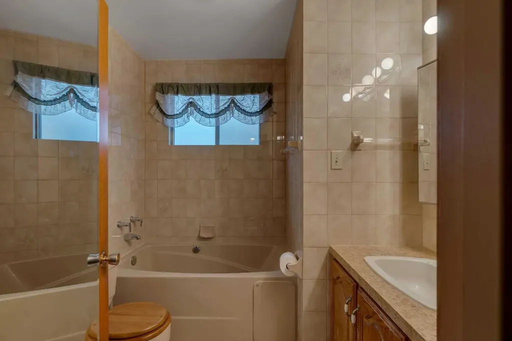 3027 Brentwood Boulevard NW Calgary AB T2L 1J6