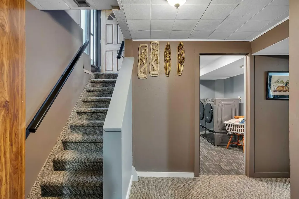 3027 Brentwood Boulevard NW Calgary AB T2L 1J6