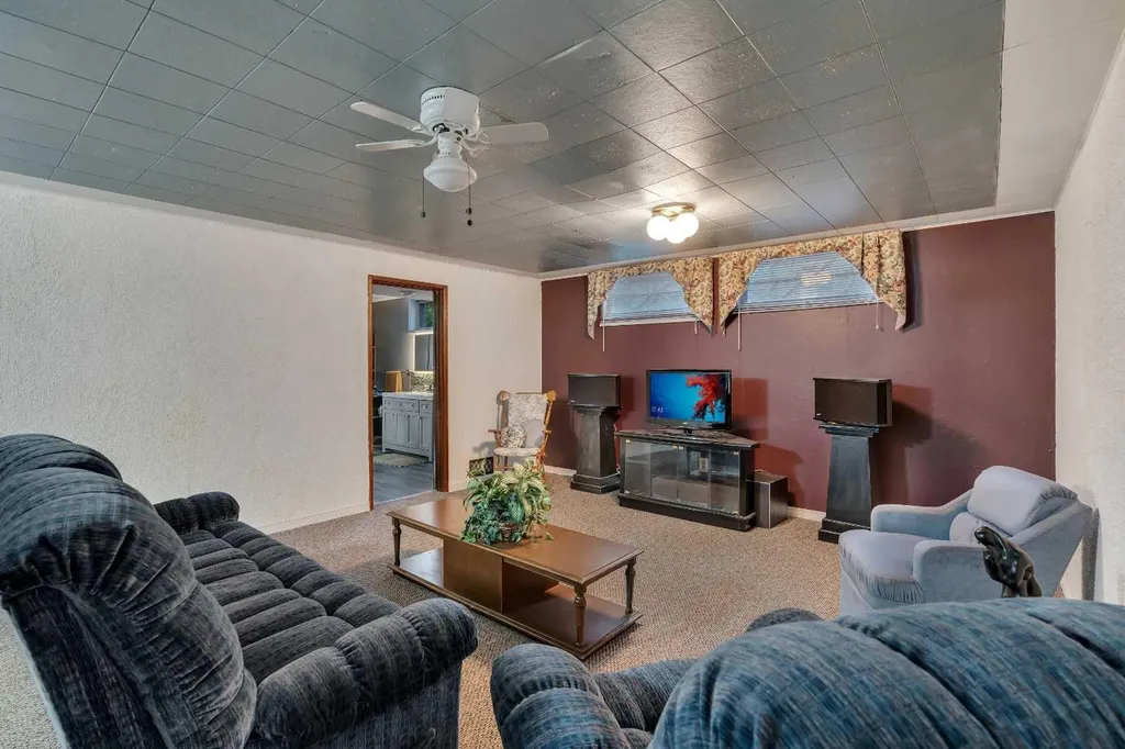 3027 Brentwood Boulevard NW Calgary AB T2L 1J6