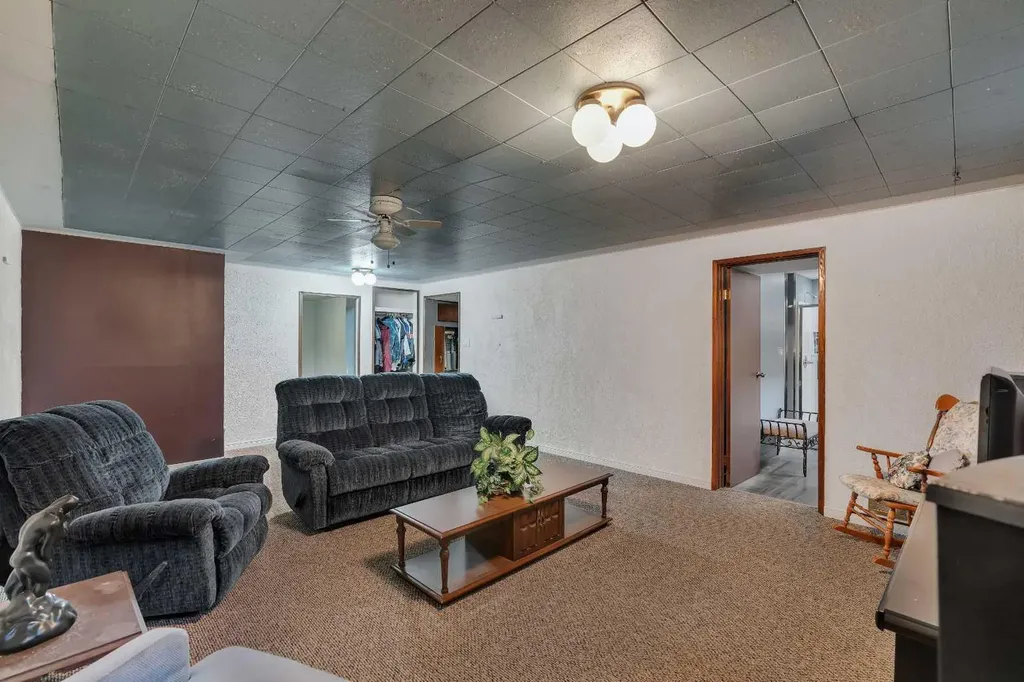 3027 Brentwood Boulevard NW Calgary AB T2L 1J6