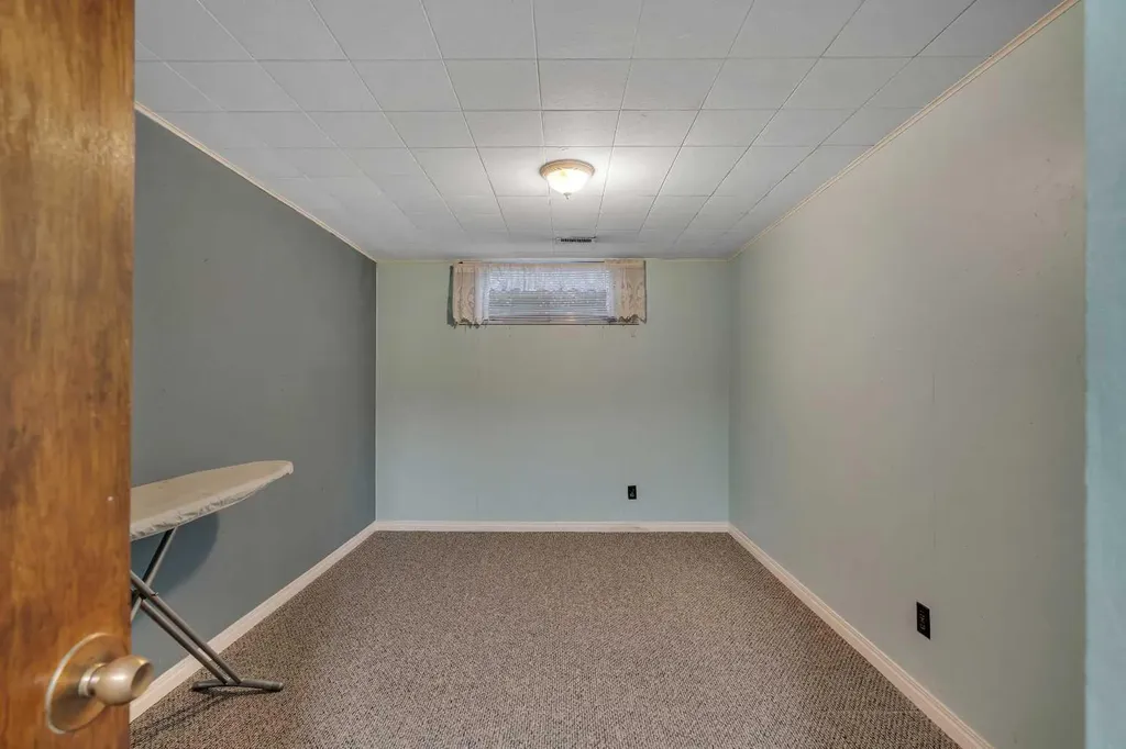 3027 Brentwood Boulevard NW Calgary AB T2L 1J6