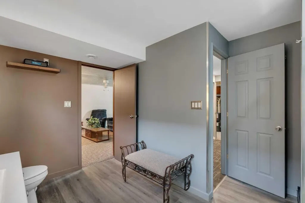 3027 Brentwood Boulevard NW Calgary AB T2L 1J6