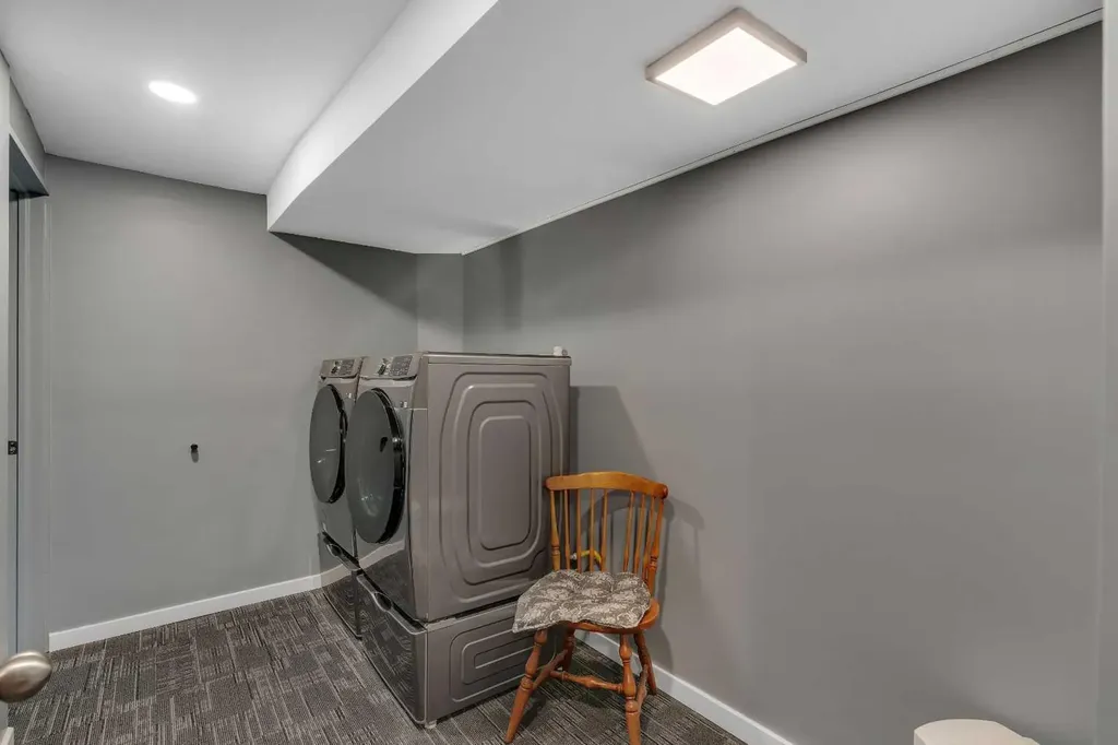 3027 Brentwood Boulevard NW Calgary AB T2L 1J6