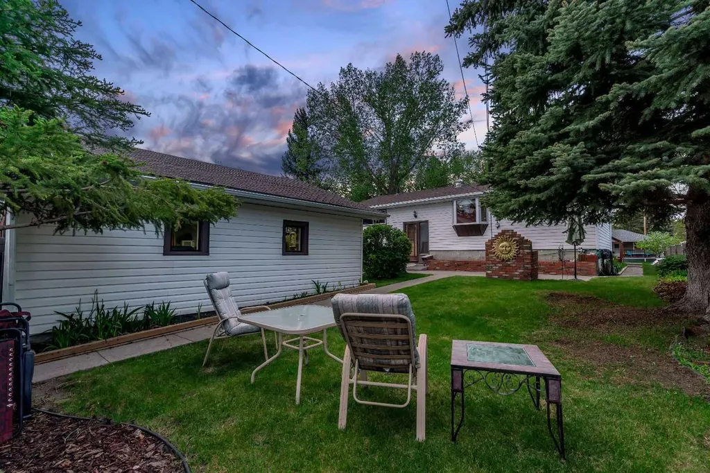 3027 Brentwood Boulevard NW Calgary AB T2L 1J6