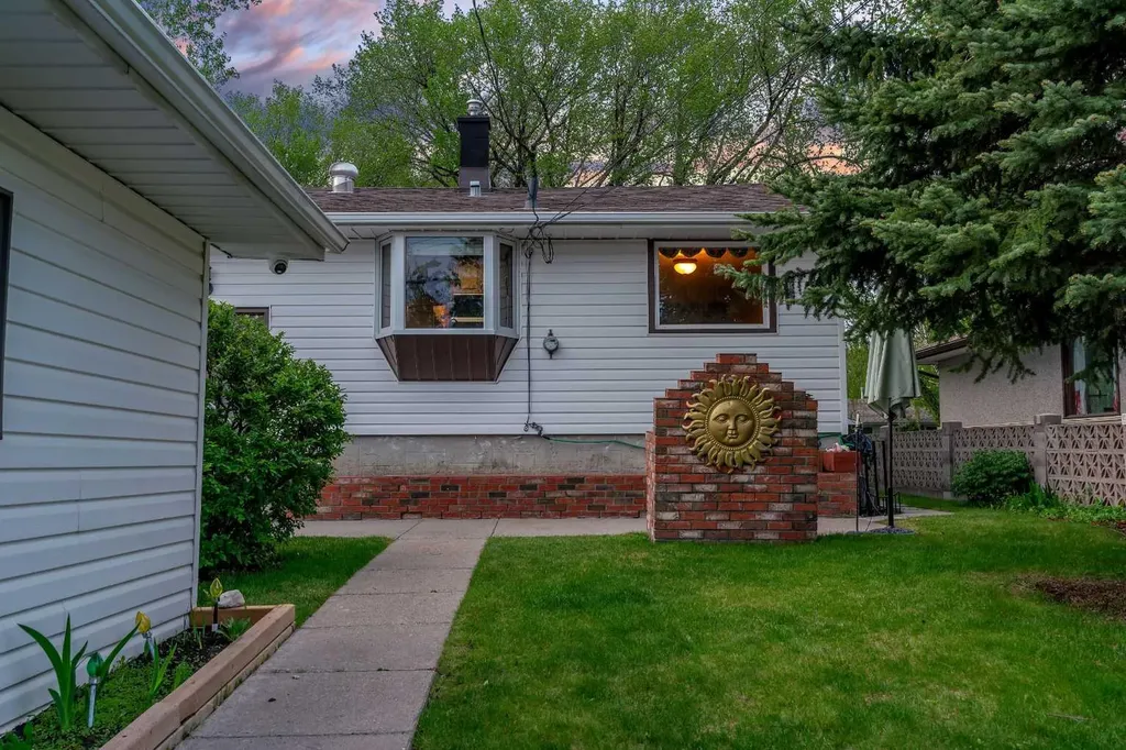 3027 Brentwood Boulevard NW Calgary AB T2L 1J6