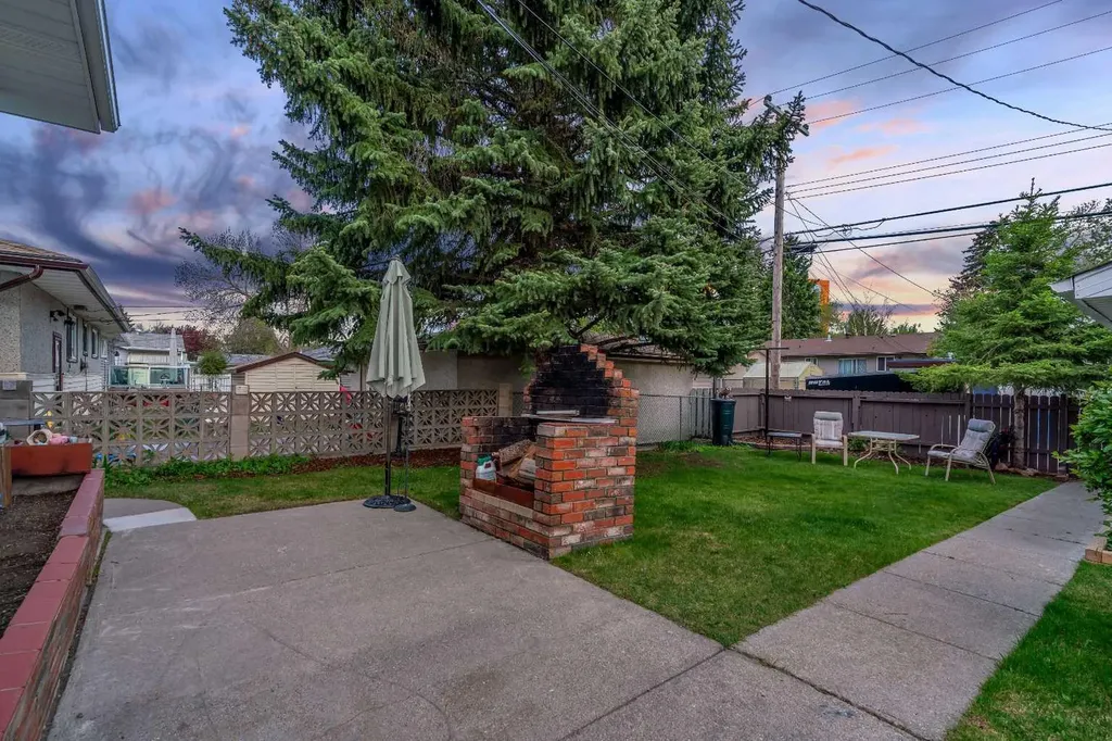 3027 Brentwood Boulevard NW Calgary AB T2L 1J6