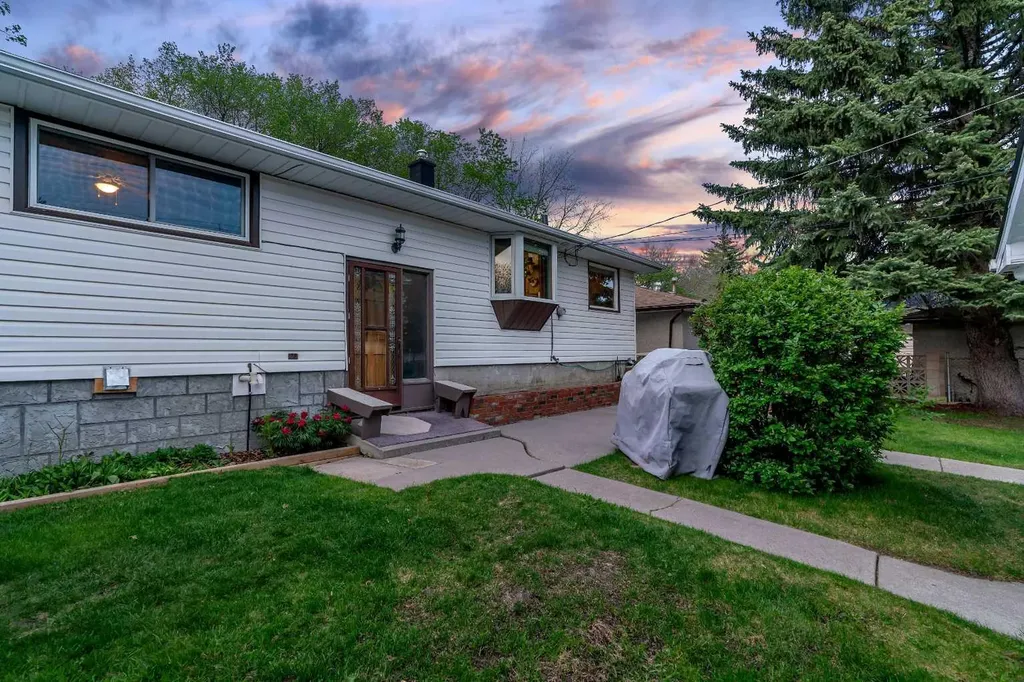 3027 Brentwood Boulevard NW Calgary AB T2L 1J6