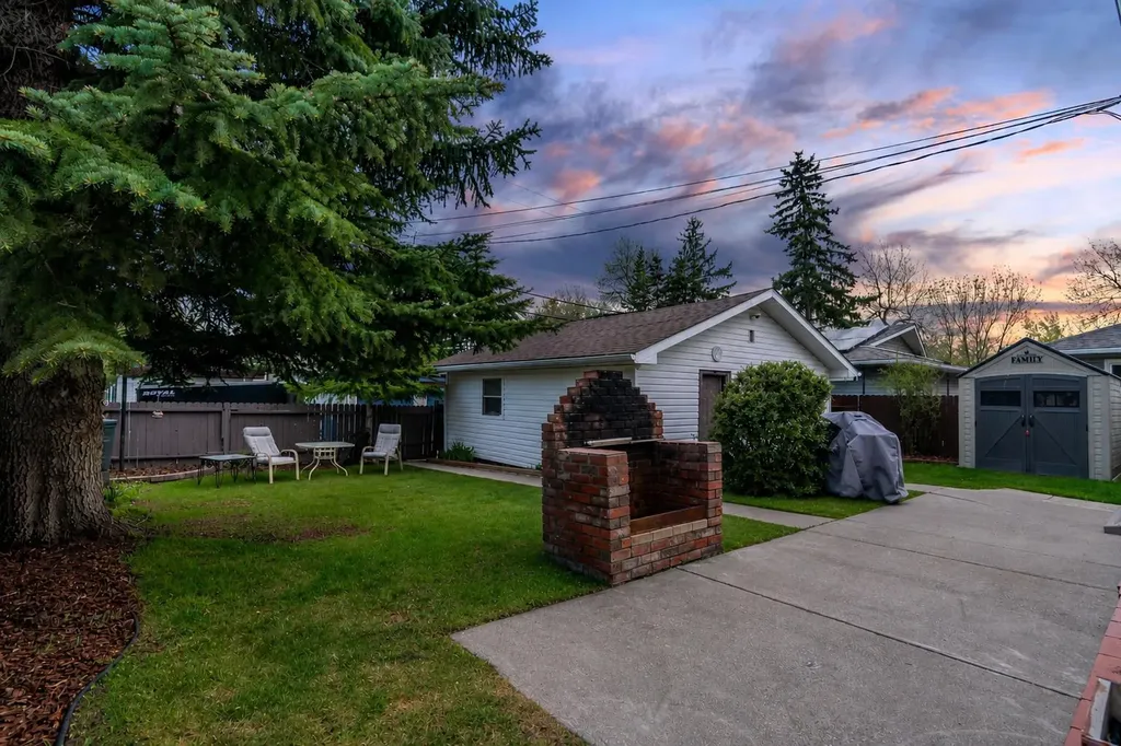 3027 Brentwood Boulevard NW Calgary AB T2L 1J6