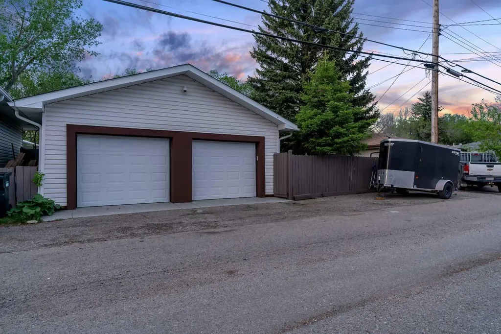 3027 Brentwood Boulevard NW Calgary AB T2L 1J6