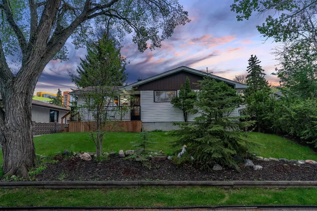 3027 Brentwood Boulevard NW Calgary AB T2L 1J6