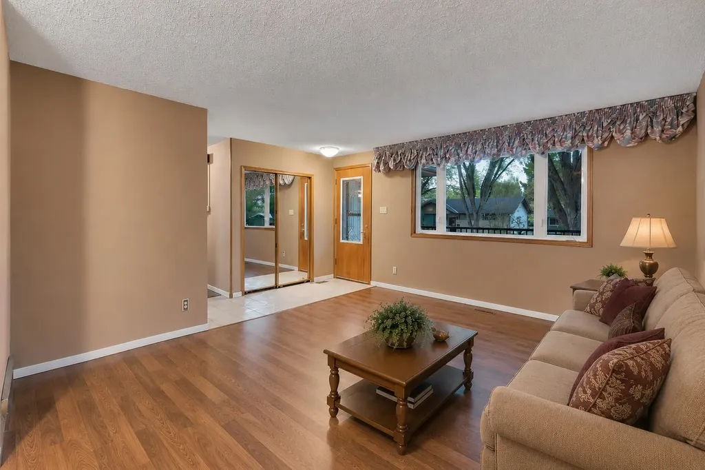 3027 Brentwood Boulevard NW Calgary AB T2L 1J6