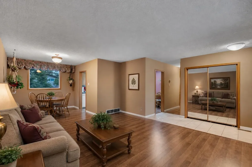 3027 Brentwood Boulevard NW Calgary AB T2L 1J6