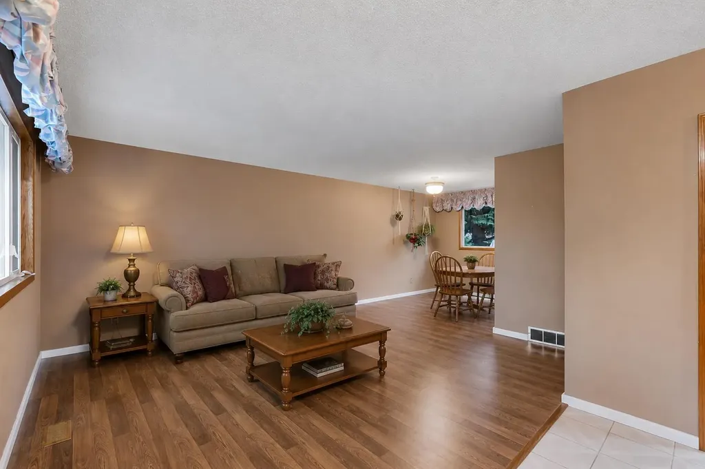 3027 Brentwood Boulevard NW Calgary AB T2L 1J6