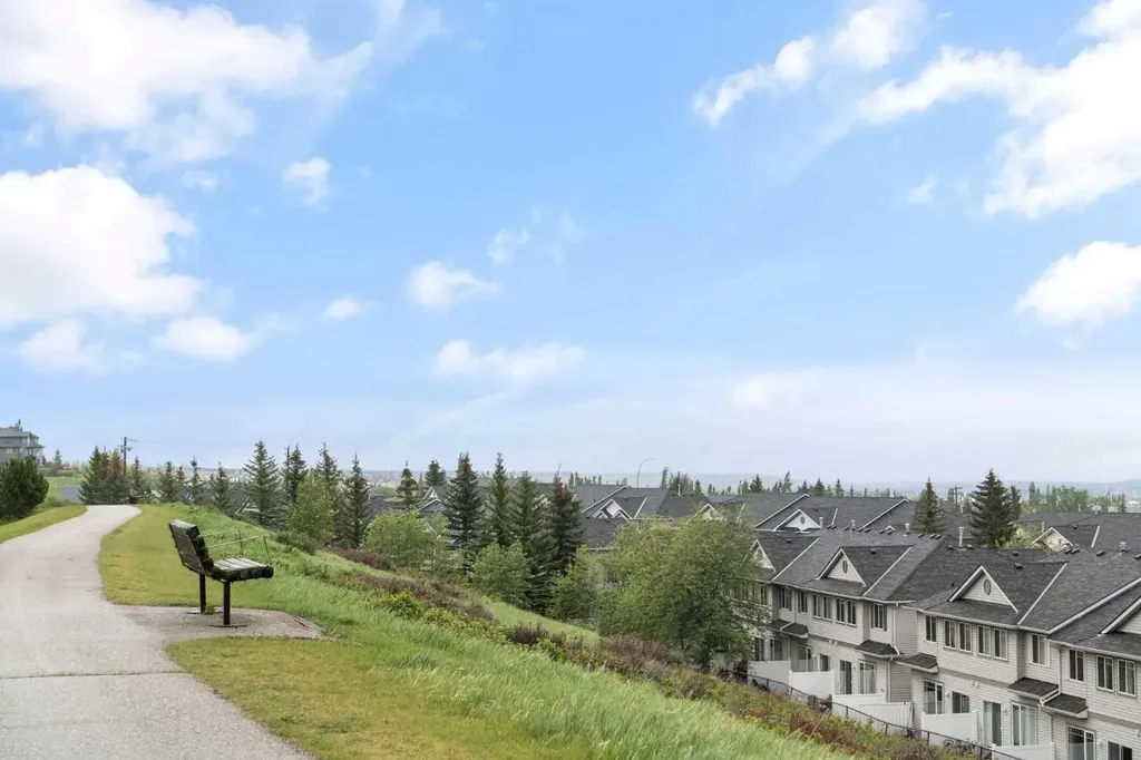 369 Rocky Vista Park NW Calgary AB T3G 5K7