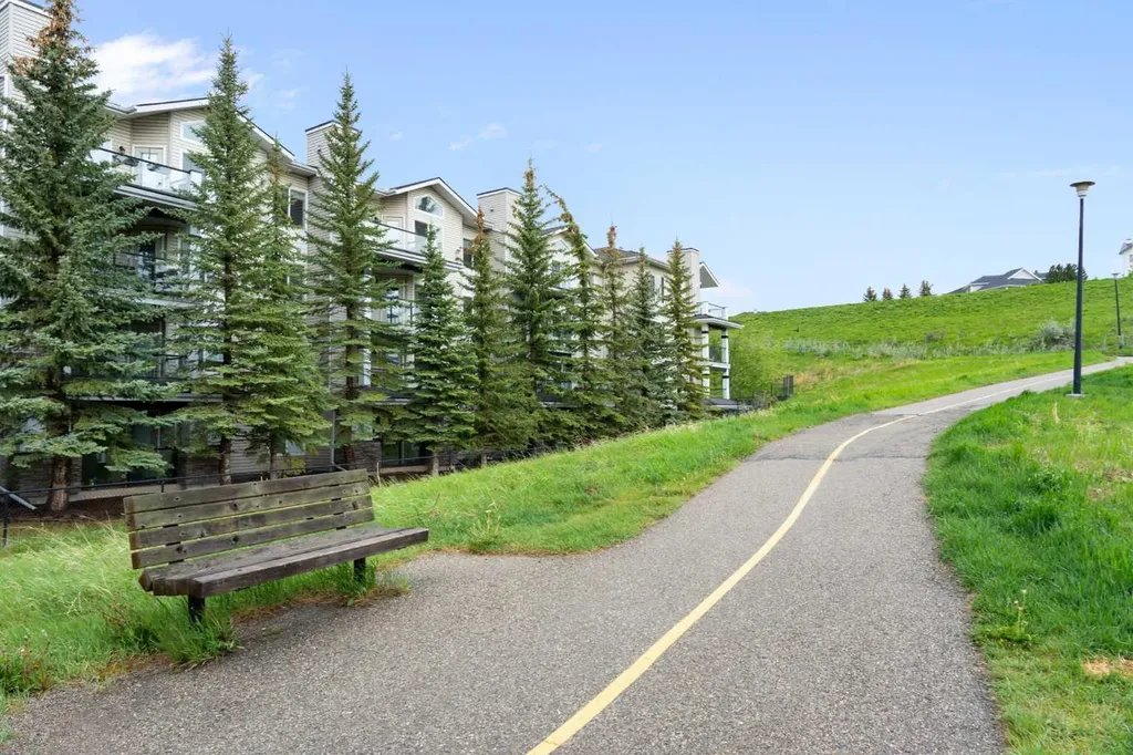 369 Rocky Vista Park NW Calgary AB T3G 5K7