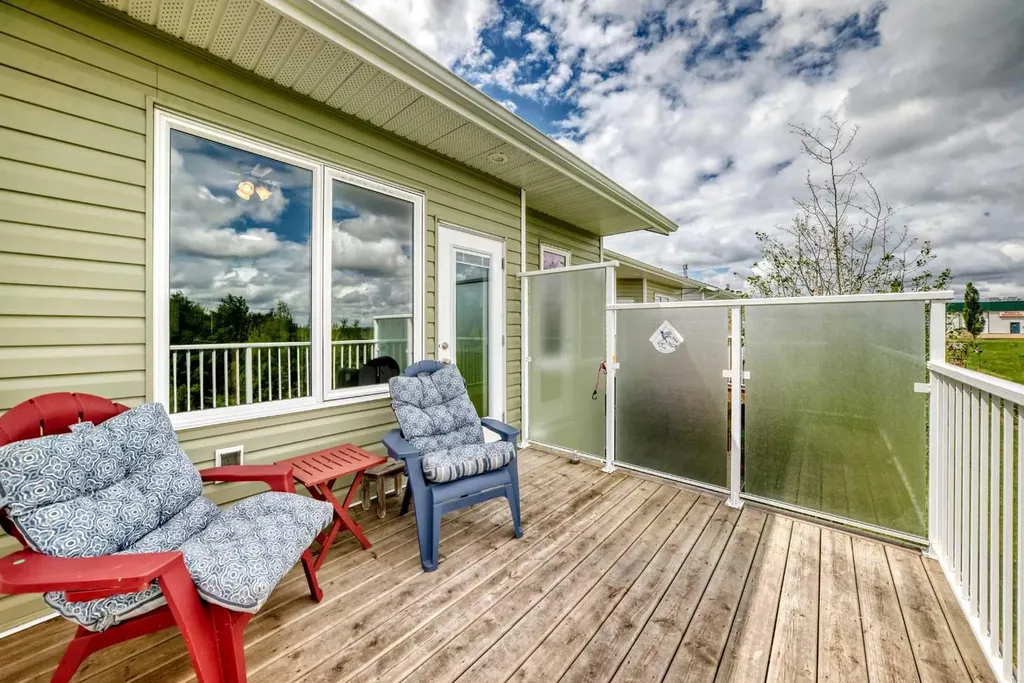 12 Beardsley Crescent Lacombe AB T4L 0G4
