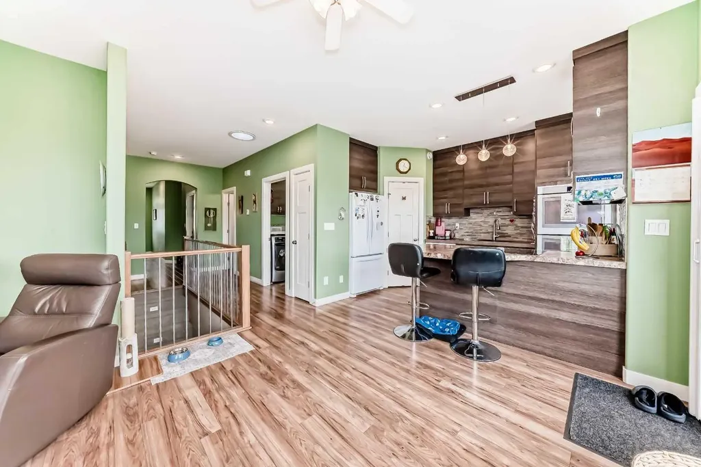 12 Beardsley Crescent Lacombe AB T4L 0G4