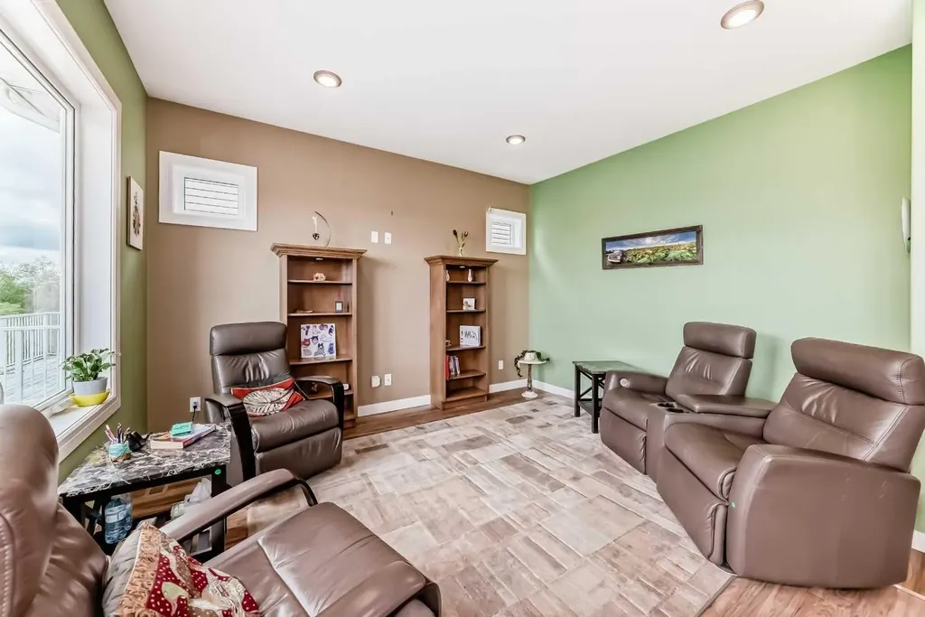 12 Beardsley Crescent Lacombe AB T4L 0G4