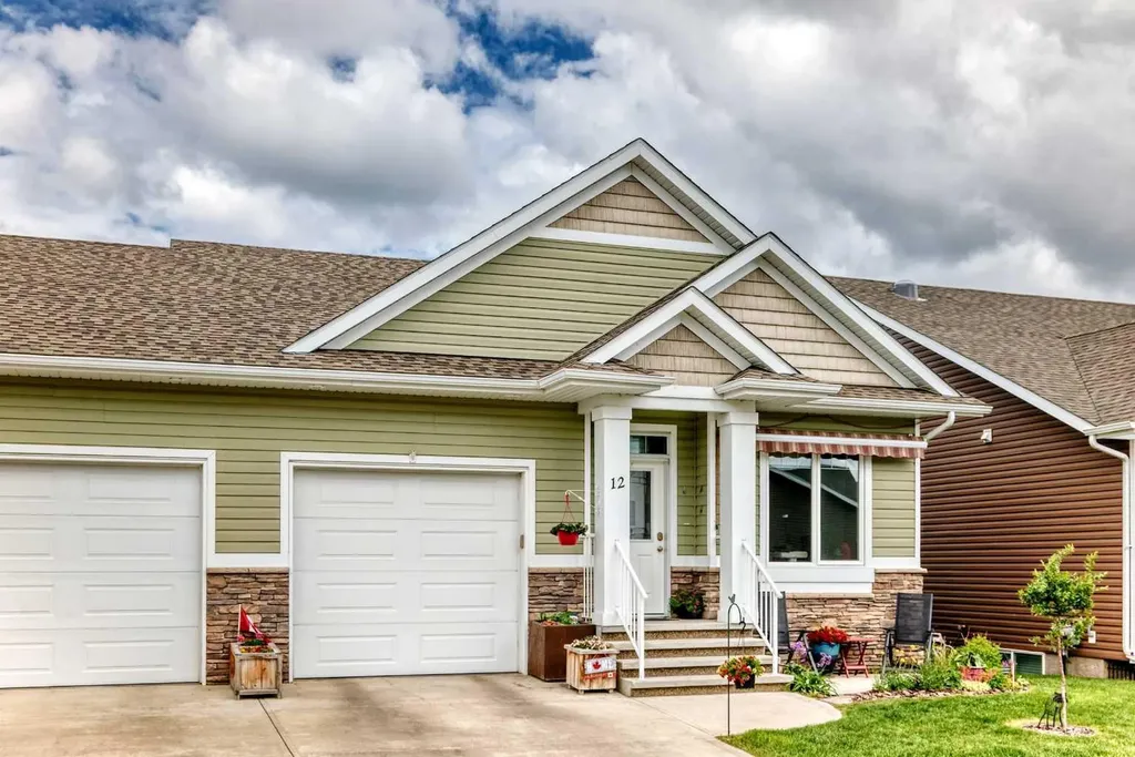 12 Beardsley Crescent Lacombe AB T4L 0G4