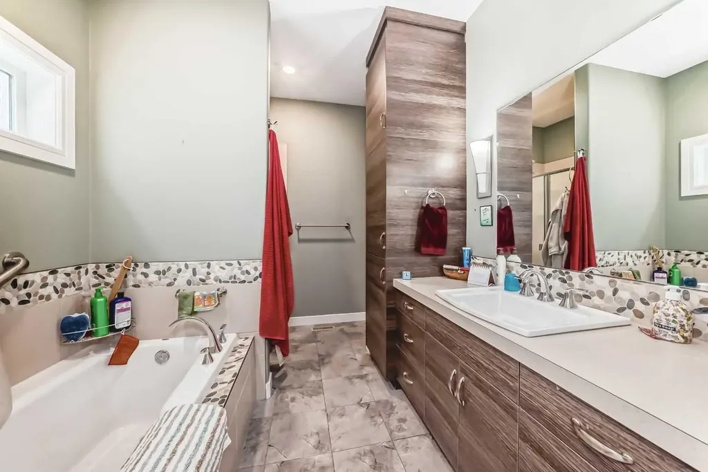 12 Beardsley Crescent Lacombe AB T4L 0G4