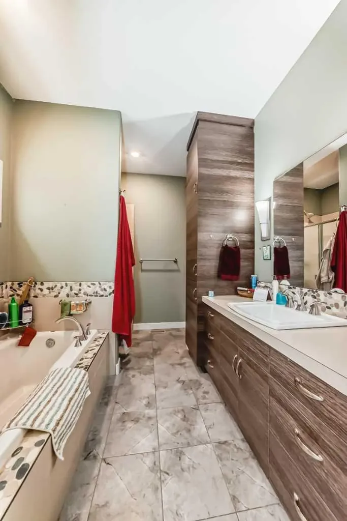 12 Beardsley Crescent Lacombe AB T4L 0G4