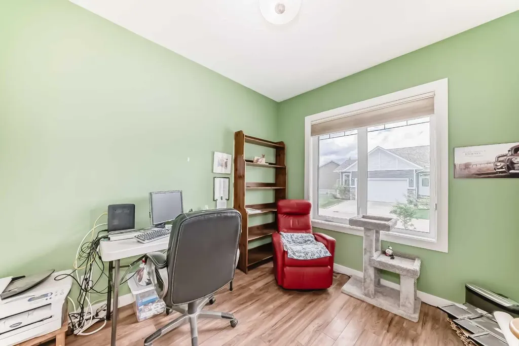 12 Beardsley Crescent Lacombe AB T4L 0G4